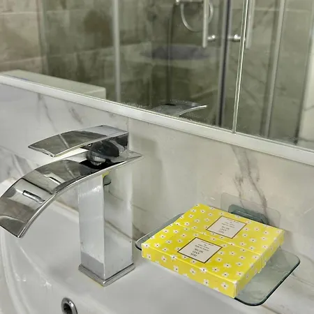 Lena Βίλα Τρέμπινιε