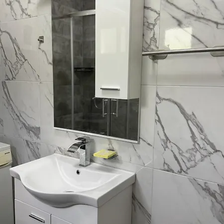 Lena Τρέμπινιε